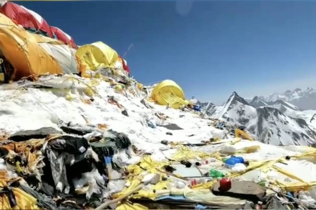 Heaps of trash, piles of fefcal matter & deand bodies collecting on K2