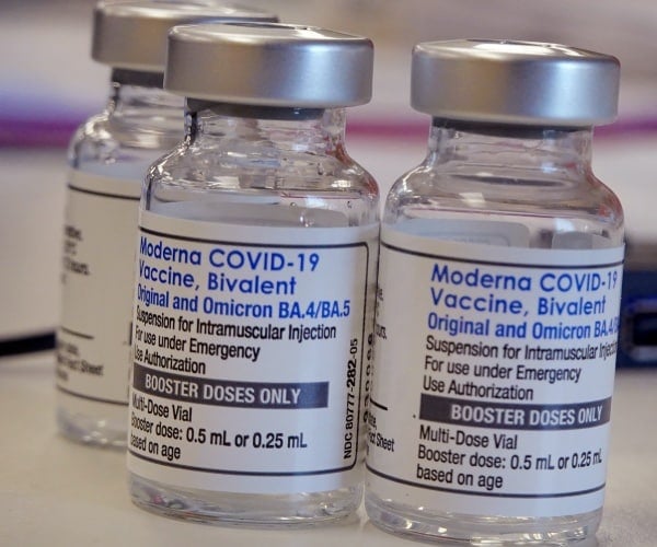 COVID-19 vaccine booster shots at the Southwest Senior Center in Chicago, Illinois. (Scott Olson/Getty Images)
