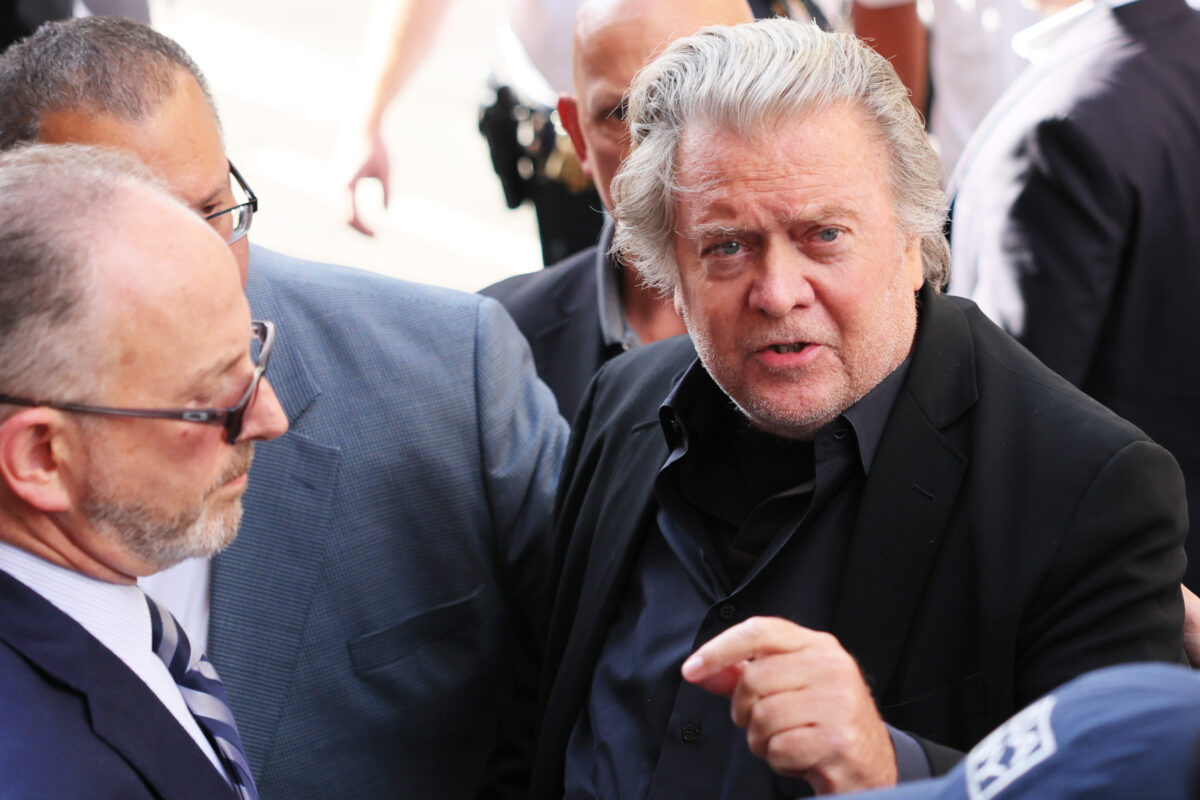 Steve Bannon, former advisor to former President Donald Trump arrives at the office of Manhattan District Attorney Alvin Bragg in New York City on Sept. 8, 2022. (Michael M. Santiago/Getty Images)